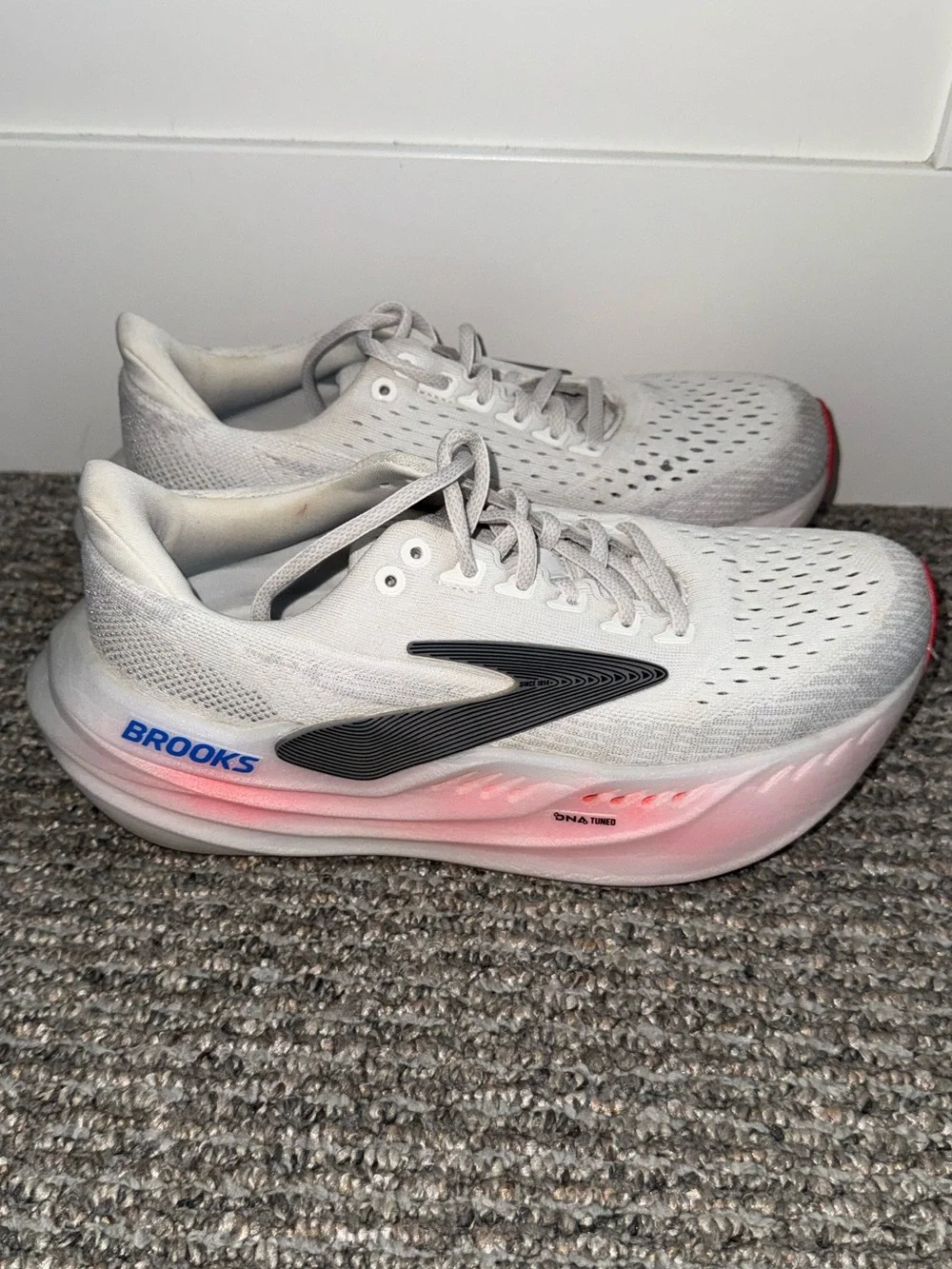 Brooks Glycerin max women's running shoes diva pink/black size 8 Like New